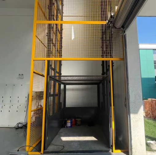 益阳导轨式升降机助力物流园破解运输难题